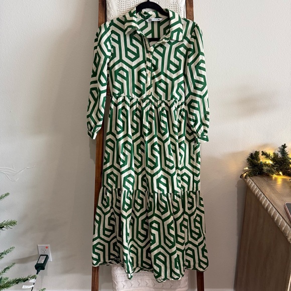 Zara Dresses & Skirts - NWOT Zara Cream & Green Geometric Patterned Long Sleeve Tiered Midi Dress
